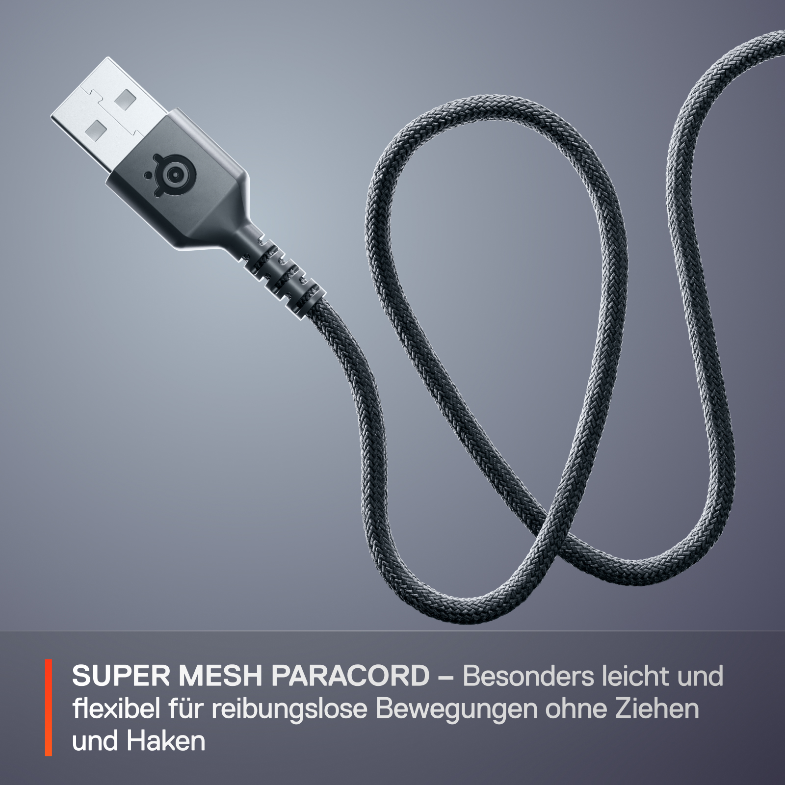 Ein schwarzes USB-Kabel mit Mesh-Textur, vor grauem Hintergrund. Das Kabel hat ein Logo und Text unten.
