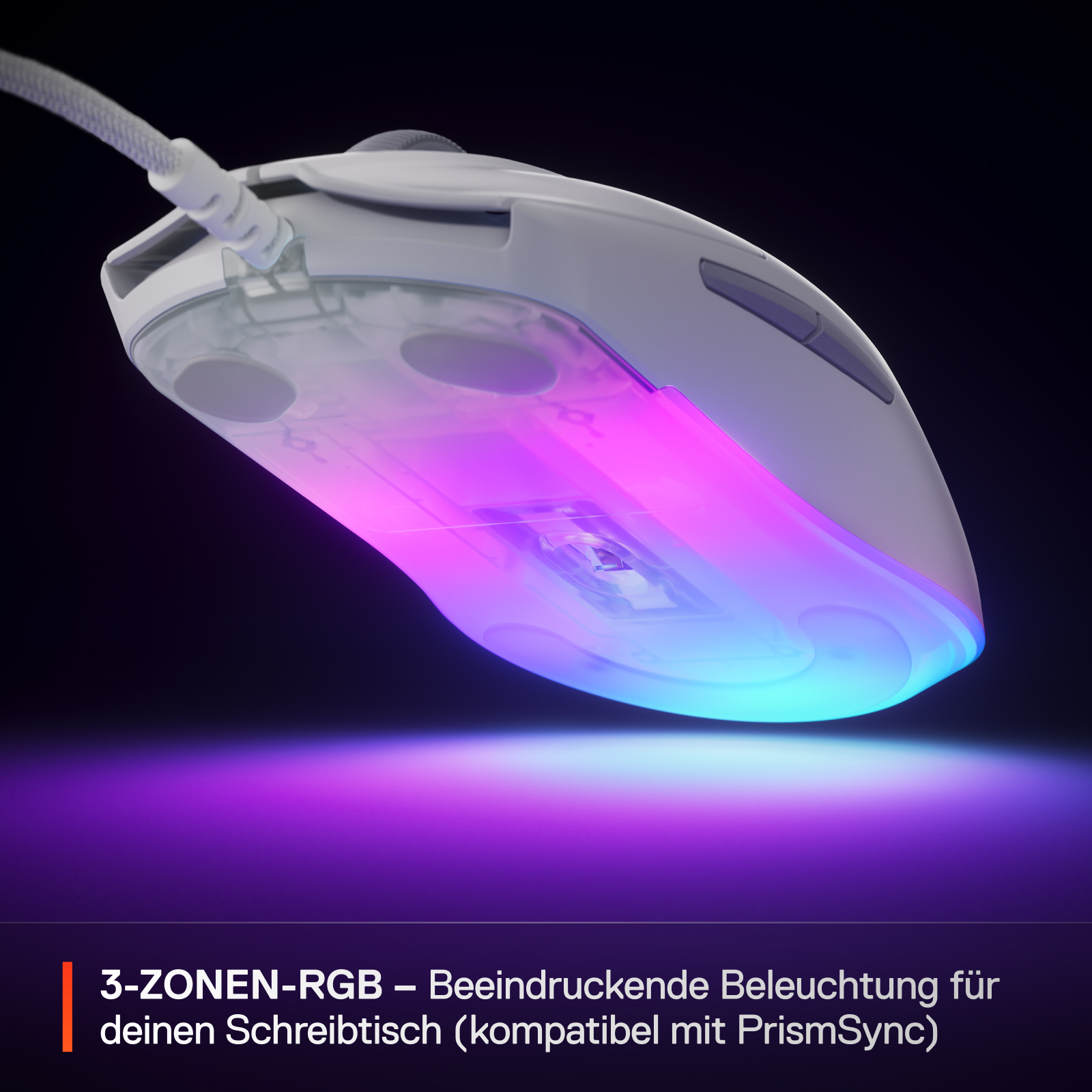 Eine weiße Gaming-Maus mit RGB-Beleuchtung. Die Maus hat einen transparenten Boden und zeigt die internen Komponenten.