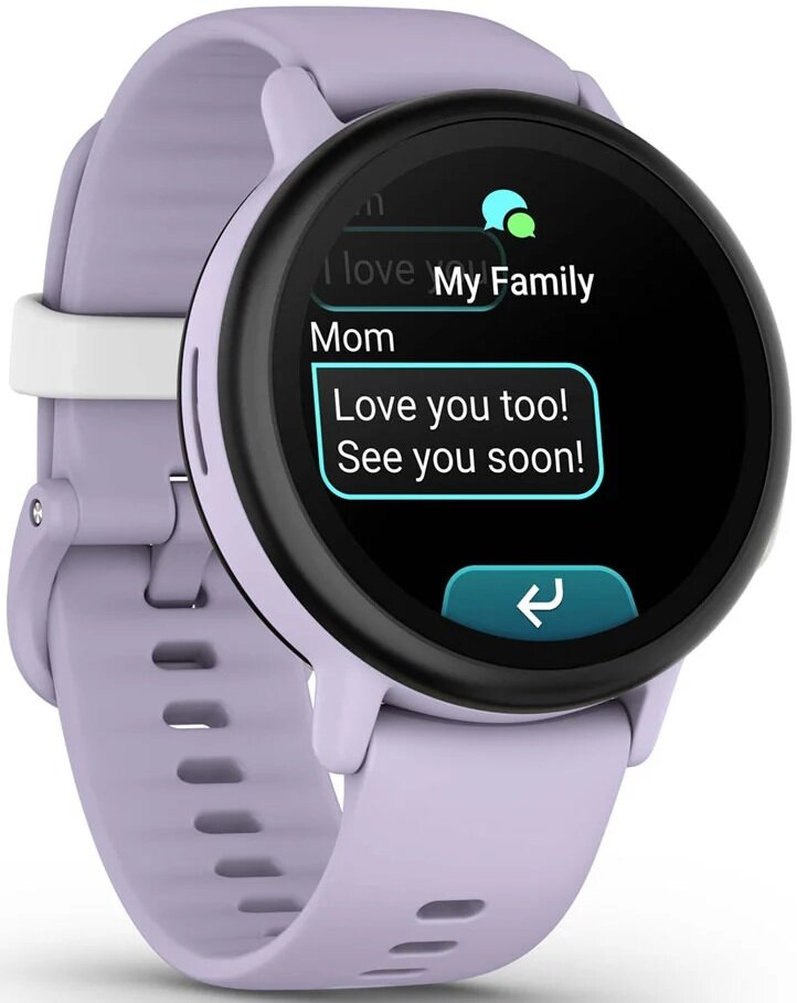 Lawendowy smartwatch wyświetla wiadomość od 'Mamy' z napisem 'Też Cię kocham! Do zobaczenia wkrótce!' na ekranie.