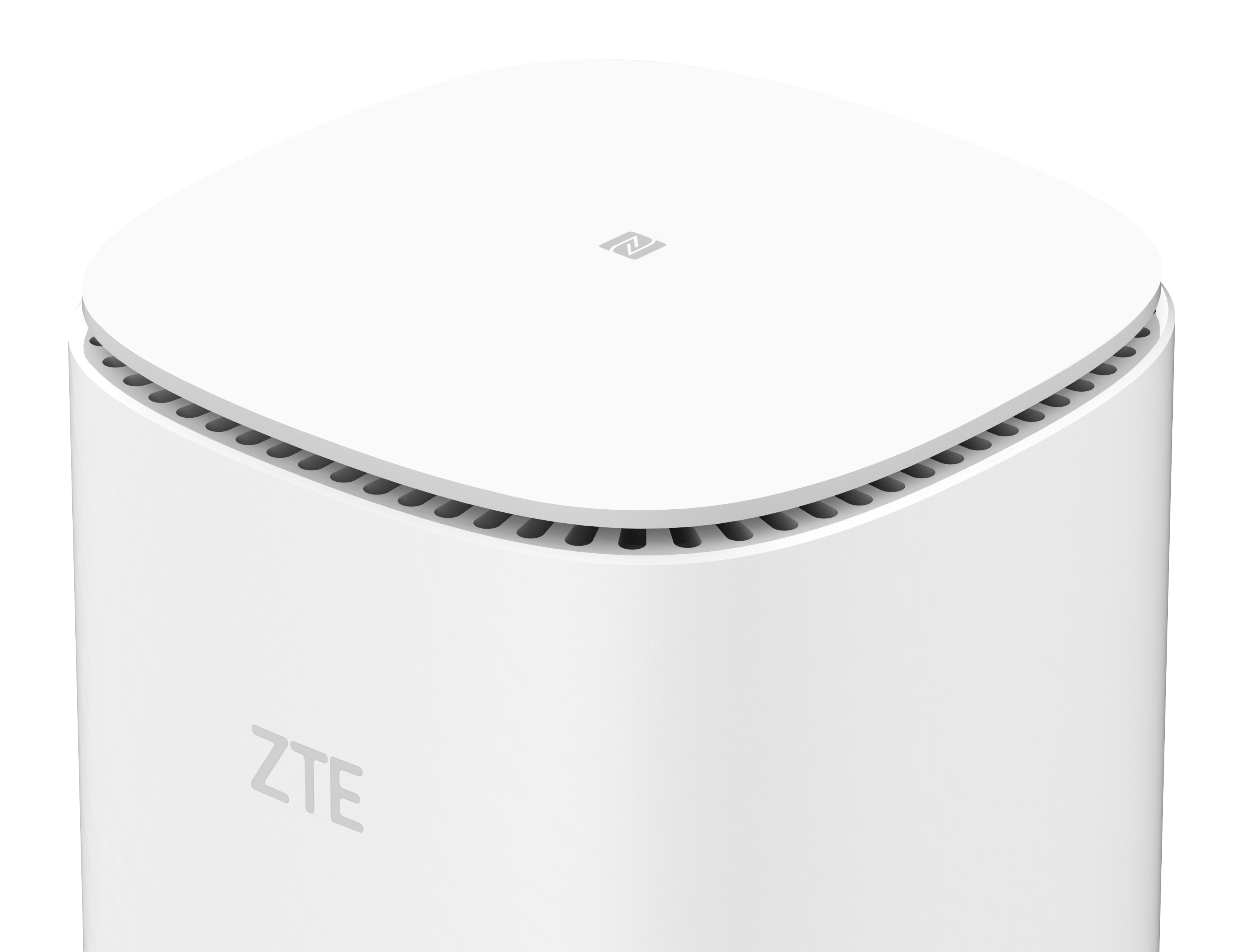 Biały router ZTE. Ma kwadratową górę z symbolem NFC. Z boku znajduje się logo ZTE.