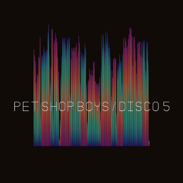 Egy grafika különböző színű függőleges vonalakkal, a "Pet Shop Boys / Disco 5" szöveggel fekete háttéren.