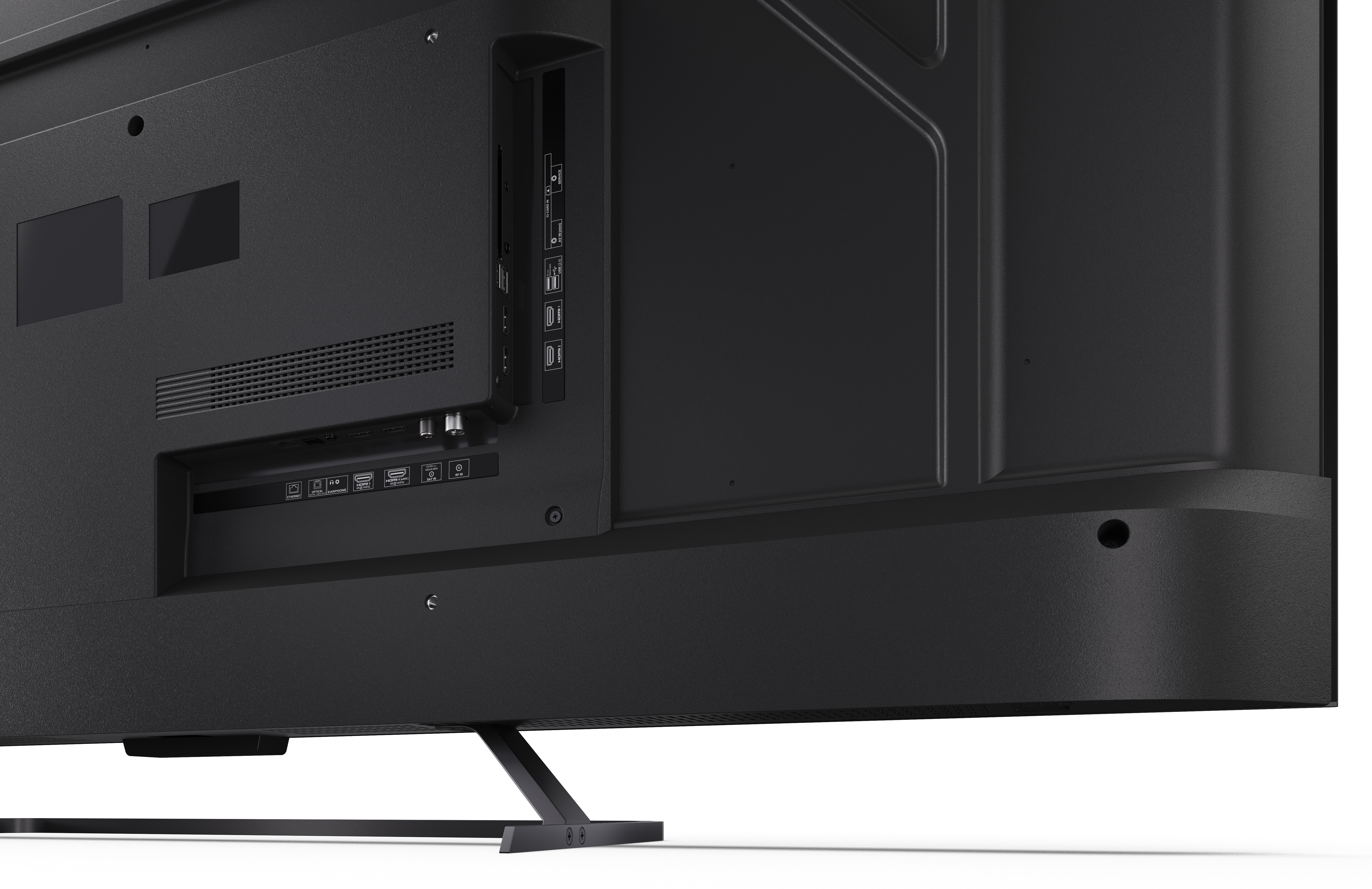 Tył czarnego telewizora z różnymi portami i stojakiem. Porty obejmują HDMI, Ethernet i inne.