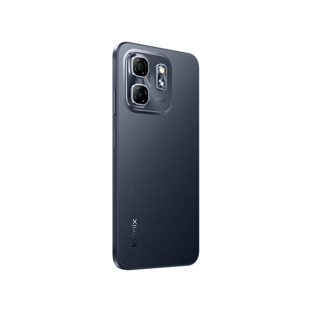 Kamera modülüne sahip koyu mavi bir akıllı telefon. Arka yüzey mat. 'Infinix' marka adı görünür durumda.