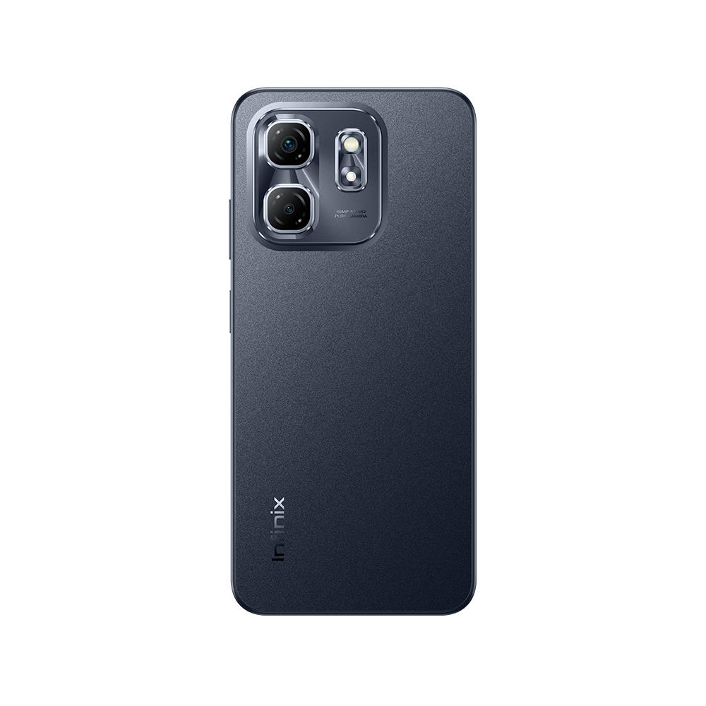 Koyu mavi bir Infinix akıllı telefon. İki lensli bir kamera modülüne ve altta Infinix logosuna sahip. Telefon dik duruyor.