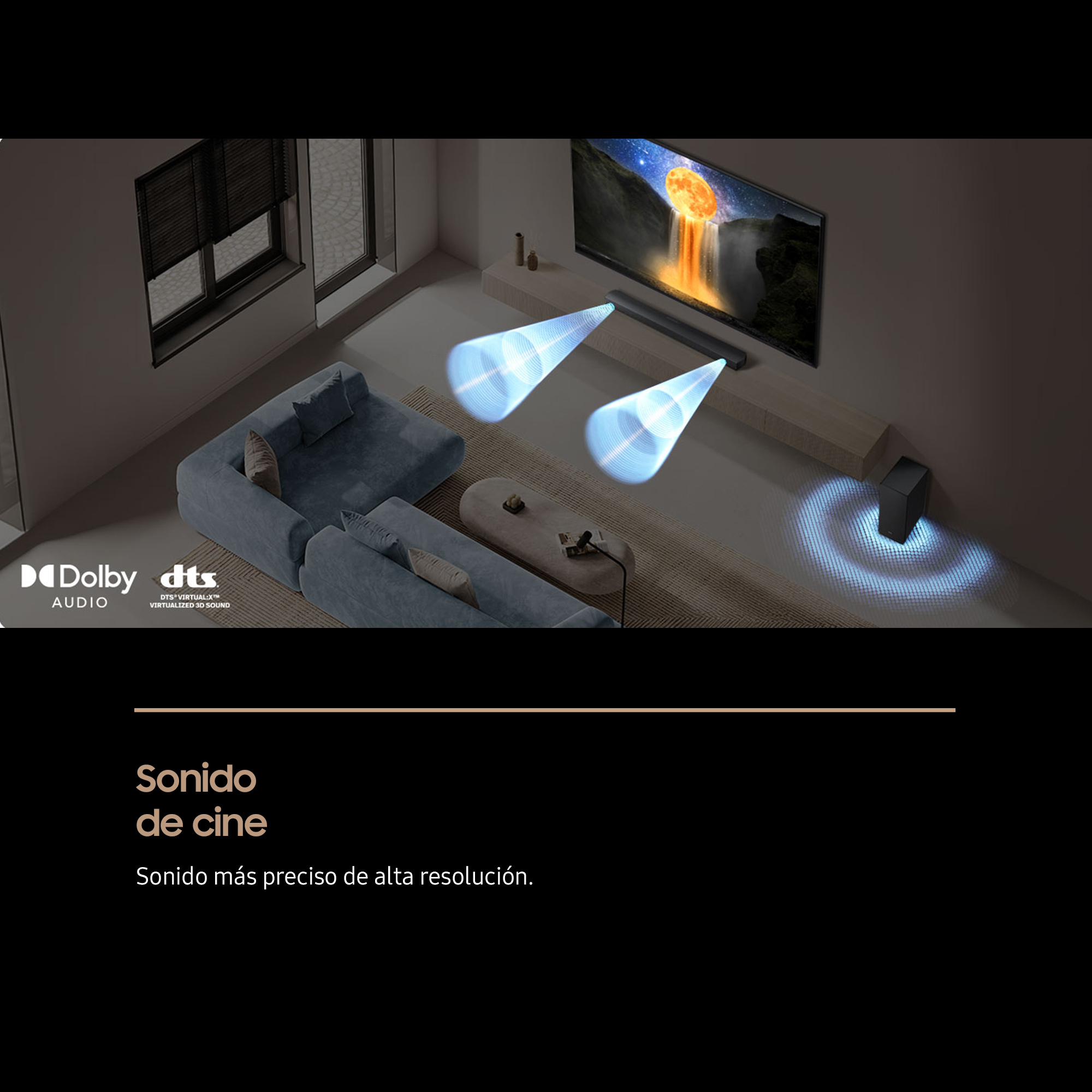 Una sala de estar con sofá, televisor y barra de sonido. Emite rayos de sonido azul. Logotipos de Dolby y DTS.