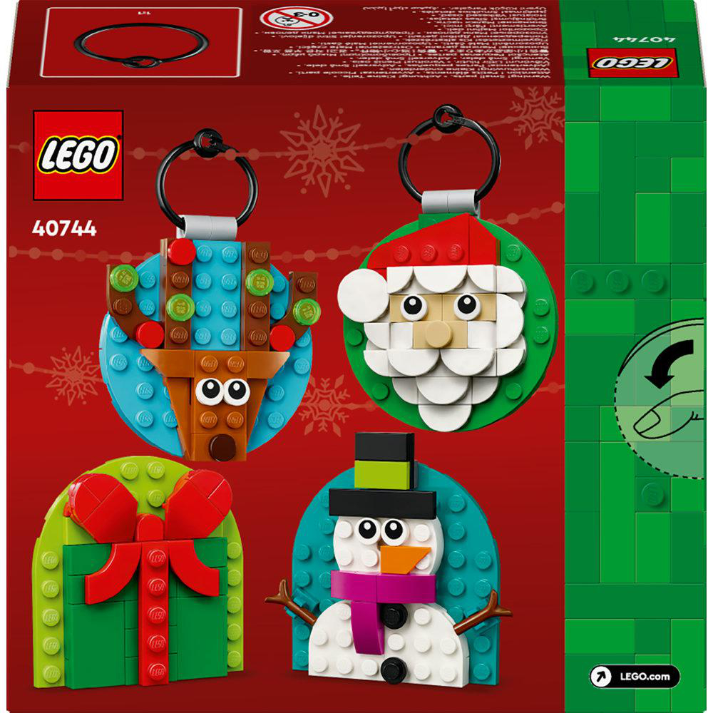 LEGO Set 40744 mit Weihnachtsschmuck: Rentier, Weihnachtsmann, Geschenk und Schneemann, alle aus LEGO-Steinen.