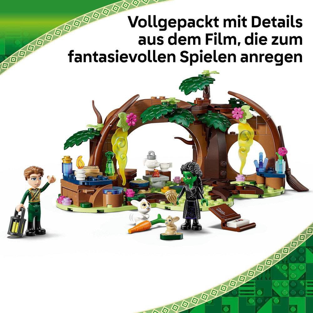 Ein Lego-Set mit Figuren und einer baumartigen Struktur. Eine Figur hält eine Laterne. Eine grün gehäutete Figur und ein Hase sind ebenfalls vorhanden.