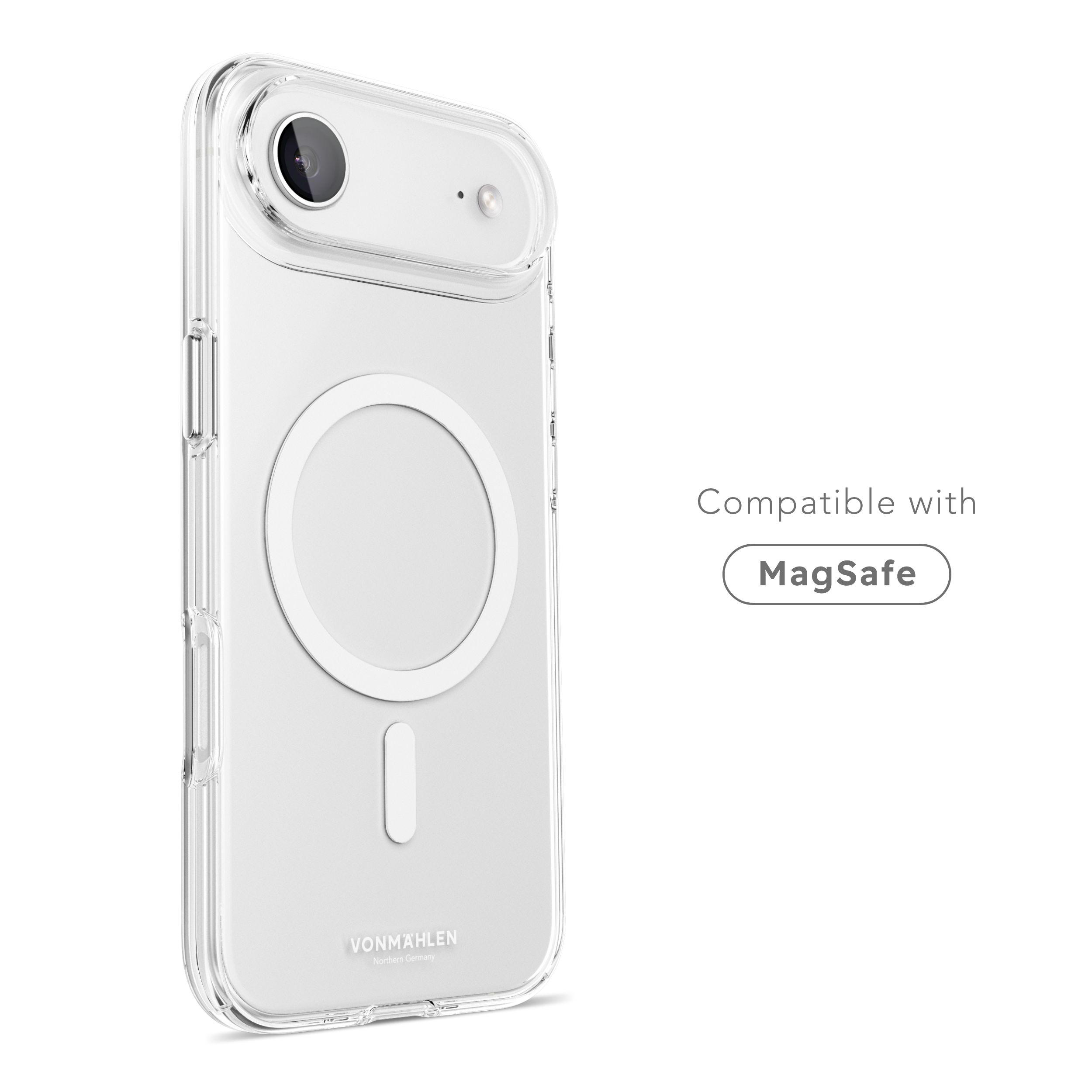 Transparente Handyhülle mit MagSafe-Kompatibilität. Auf weißem Hintergrund, mit Kamera und MagSafe-Ring.