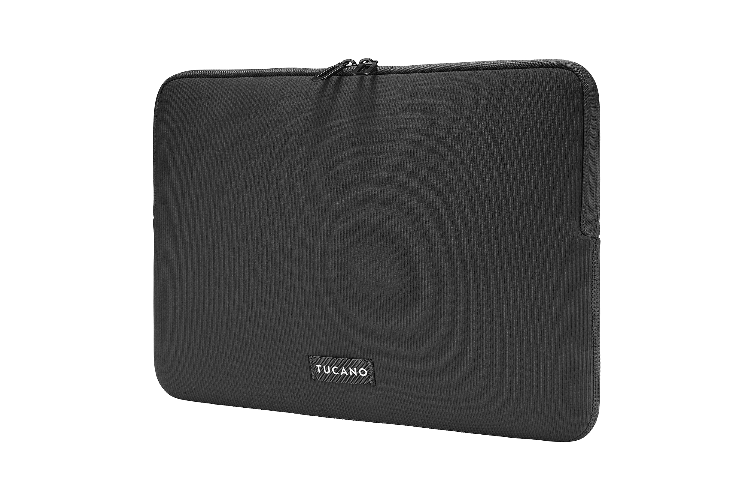 Schwarze Laptoptasche mit Reißverschluss. Der Markenname Tucano ist sichtbar.