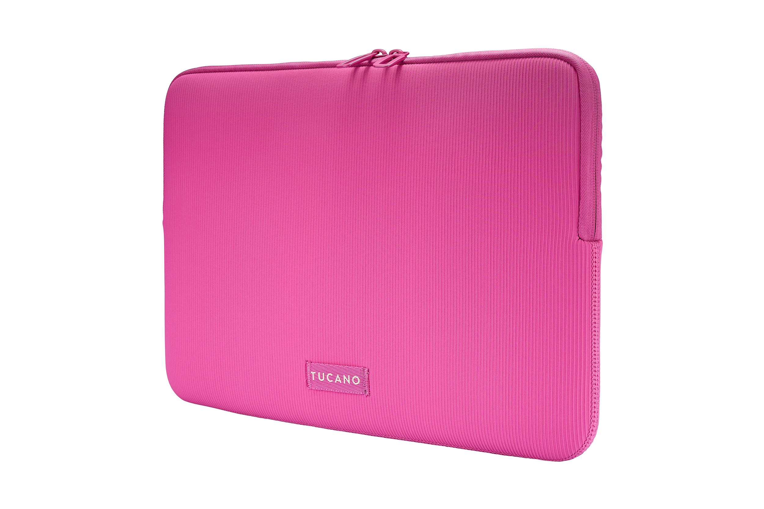 Eine pinkfarbene Tucano-Laptoptasche mit Reißverschluss. Die Hülle ist strukturiert und vor weißem Hintergrund.