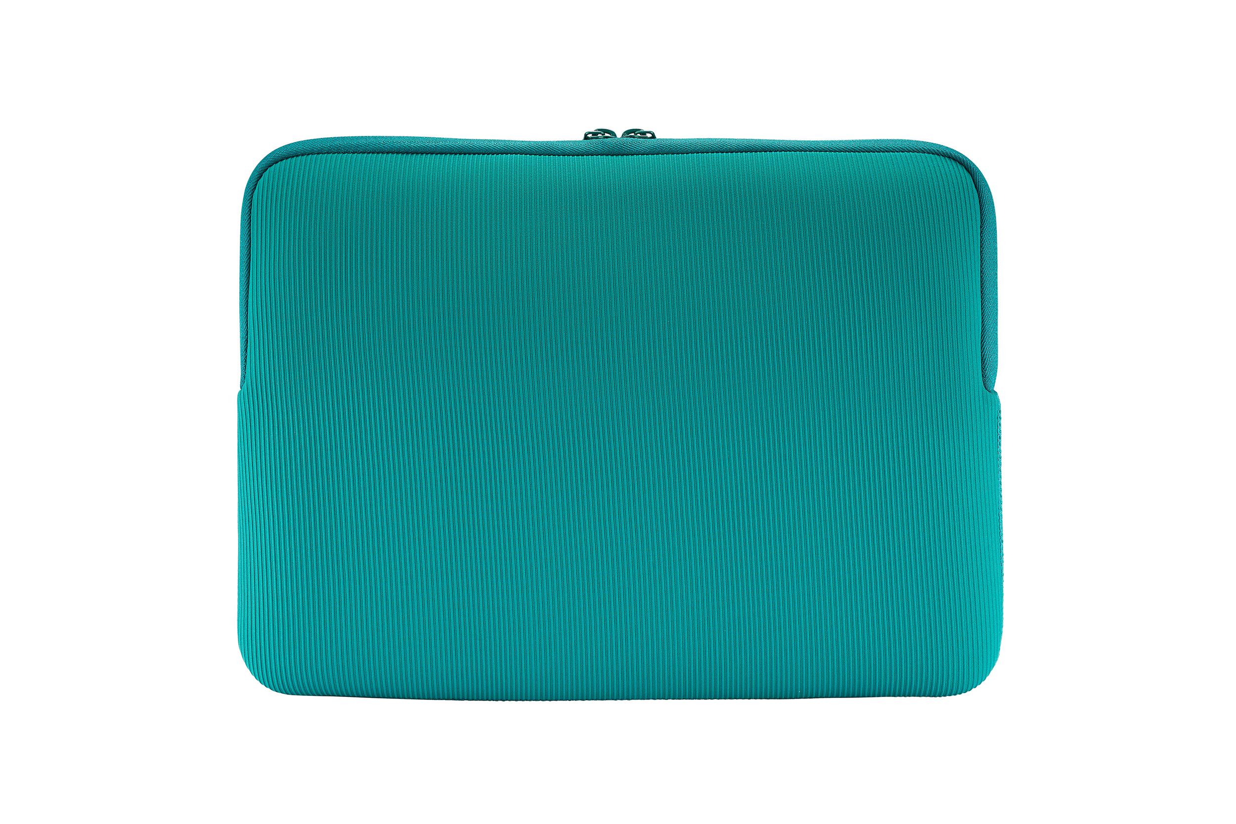 Eine tealfarbene Laptoptasche mit gerippter Textur und Reißverschluss vor weißem Hintergrund.
