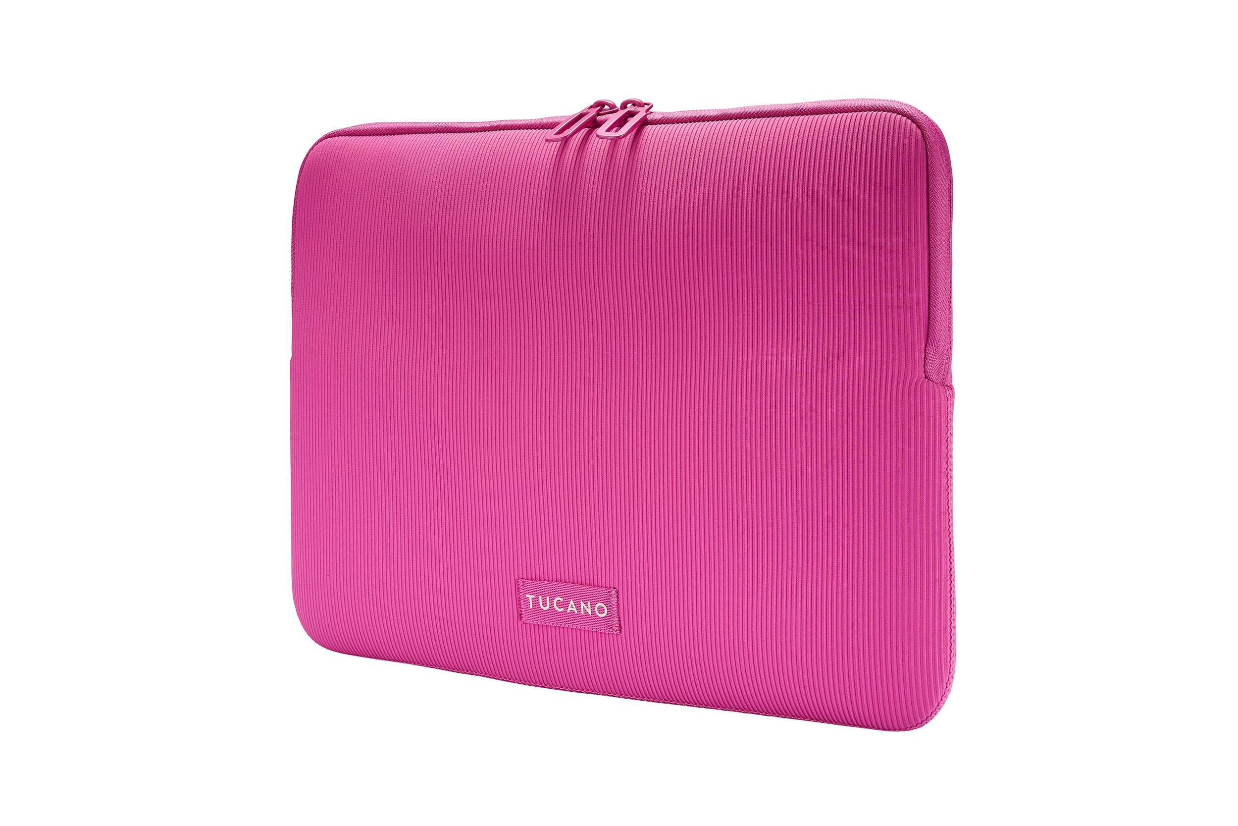 Eine pinkfarbene Tucano-Laptoptasche. Sie ist rechteckig mit einem Reißverschluss oben. Der Hintergrund ist weiß.