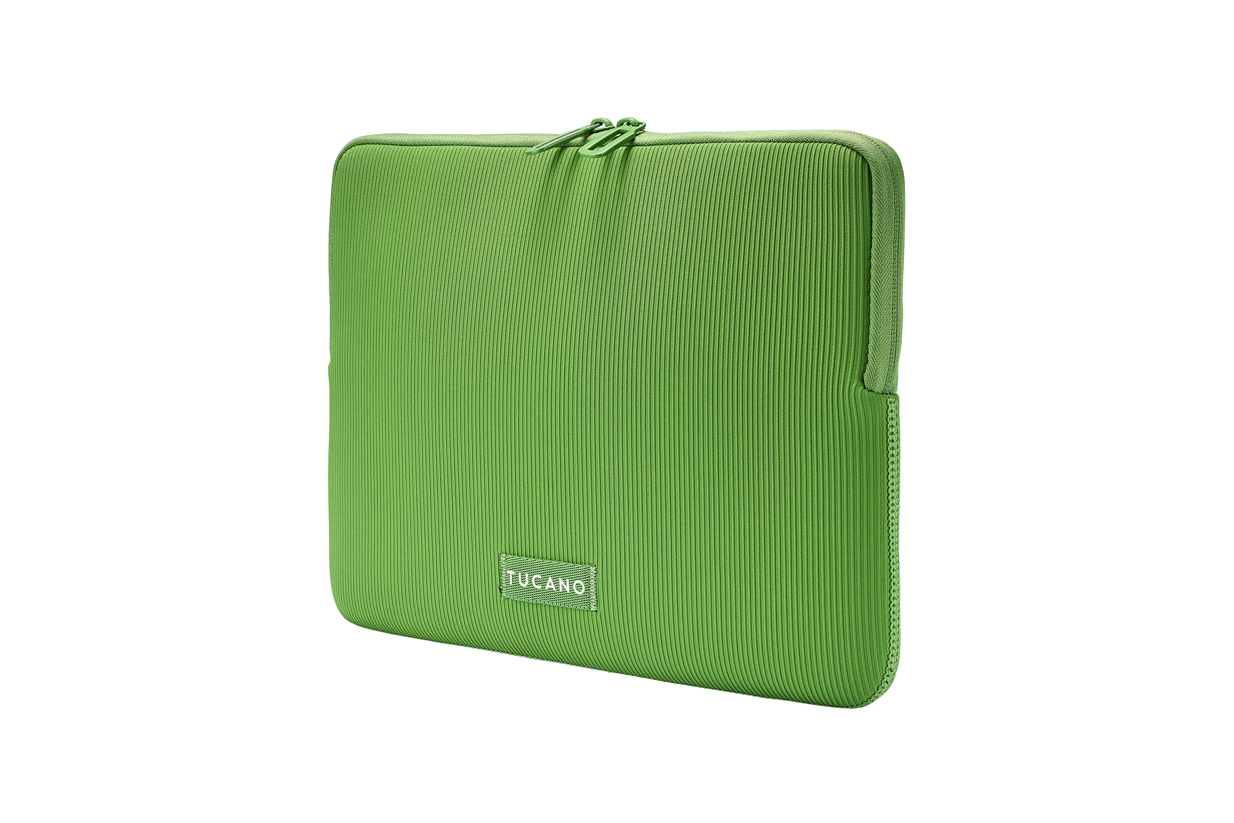 Eine grüne Tucano-Laptoptasche, gerippte Textur, mit Reißverschluss oben. Weißer Hintergrund.