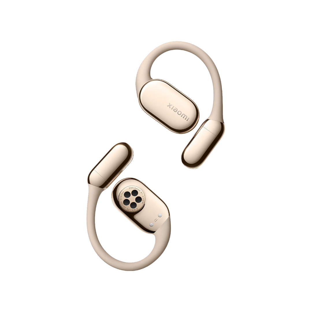 Dos auriculares inalámbricos Xiaomi beige sobre fondo negro. Uno tiene 'Xiaomi' impreso. El otro tiene botones.