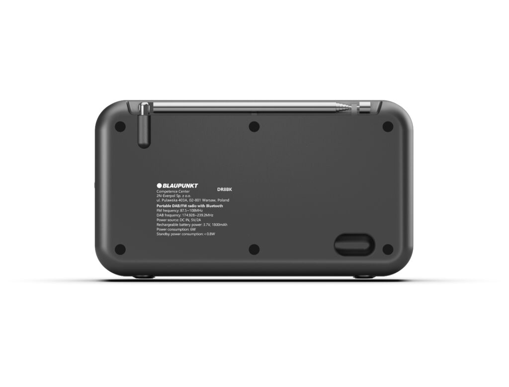 Ciemnoszare radio Blaupunkt DR88K z wysuwaną anteną i małym przyciskiem. Tekst na urządzeniu zawiera szczegółowe specyfikacje.