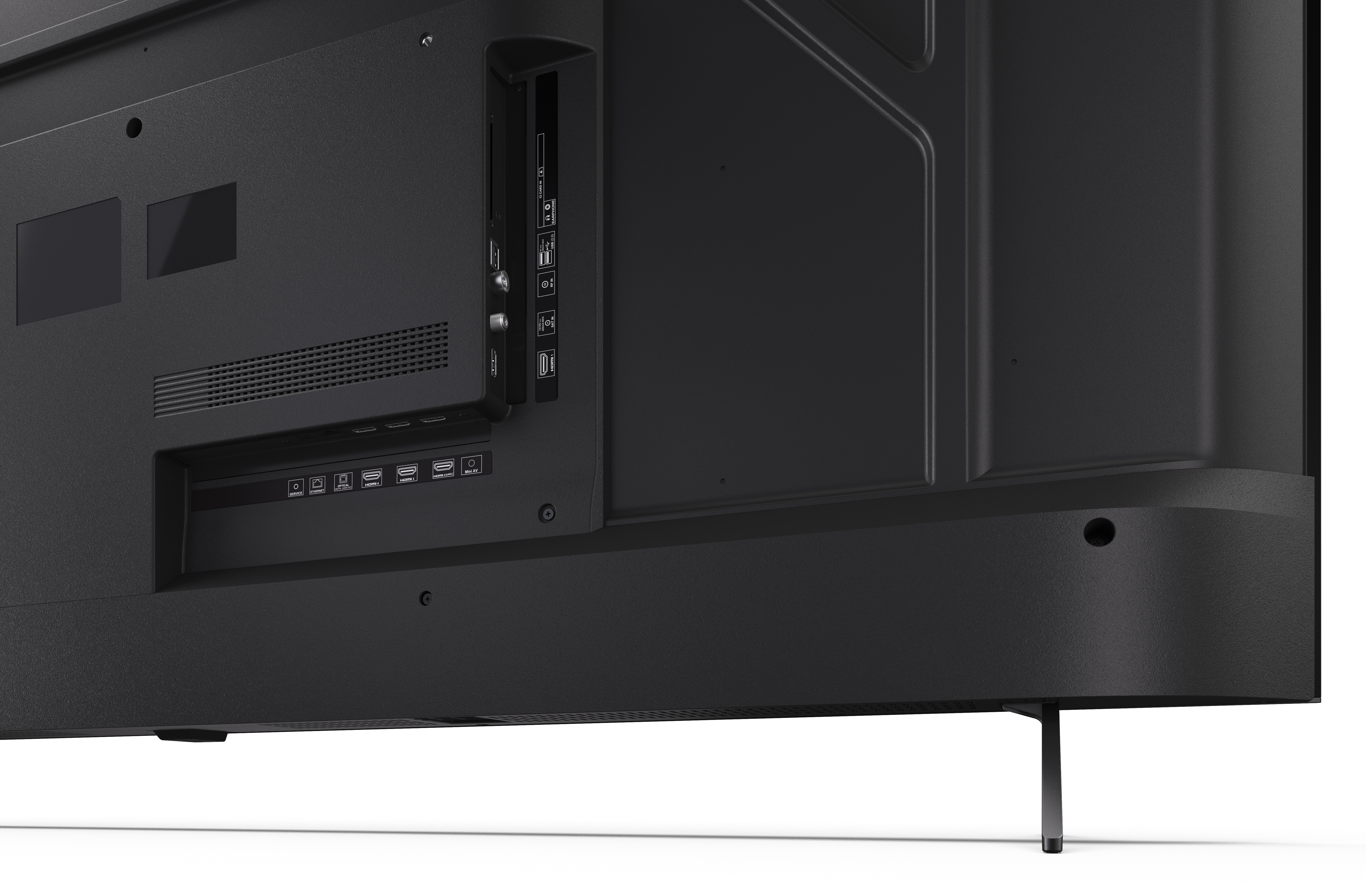 Tył czarnego telewizora z portami, otworami wentylacyjnymi i nogą. Różne porty są oznaczone. Telewizor na metalowej nodze.