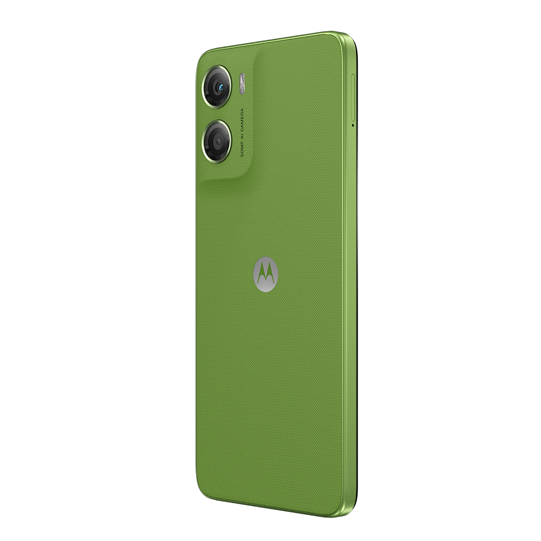 Egy zöld Motorola telefon két kamerával. A hátlap texturált felületű és Motorola logóval rendelkezik. A telefon fehér háttéren van.