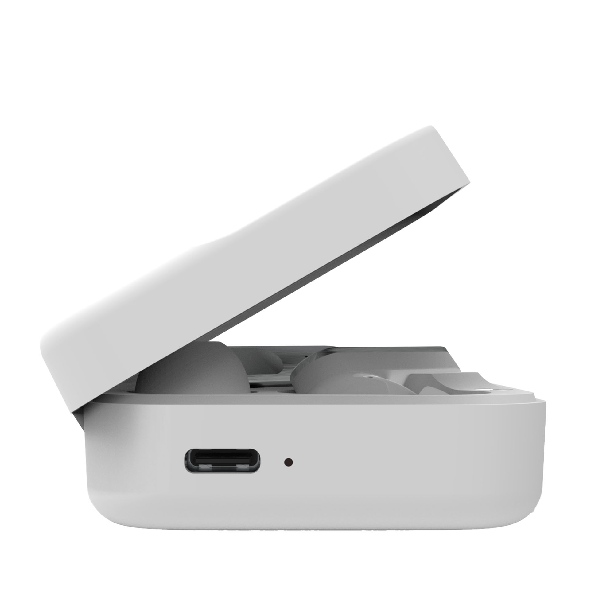 Un estuche de carga blanco, parcialmente abierto, con auriculares. El estuche tiene un puerto USB-C. El fondo es blanco.