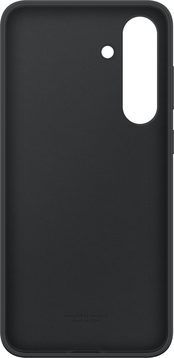 Una custodia nera per telefono con un ritaglio per la fotocamera e un piccolo foro. 'Designed by Samsung, Made in China' è stampato in basso.