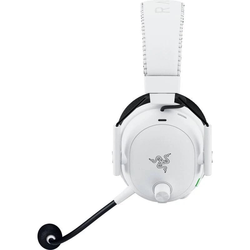 Auriculares gaming Razer blancos con detalles negros. Incluye un micrófono y el logotipo de Razer. Los auriculares están sobre fondo blanco.
