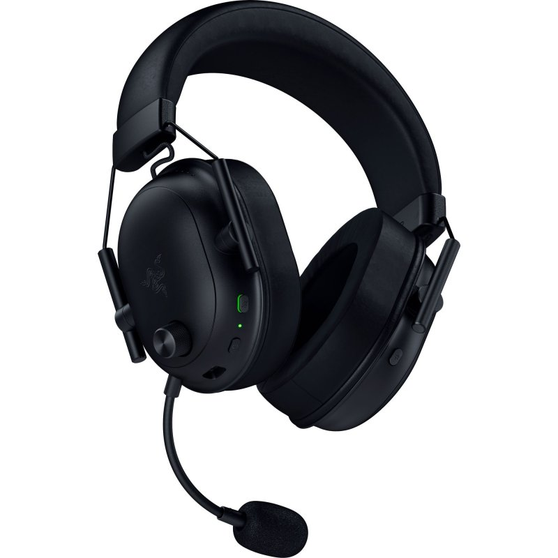 Auriculares gaming Razer negros con micrófono. Tiene auriculares grandes, diadema ajustable y un micrófono que se extiende desde el auricular izquierdo.