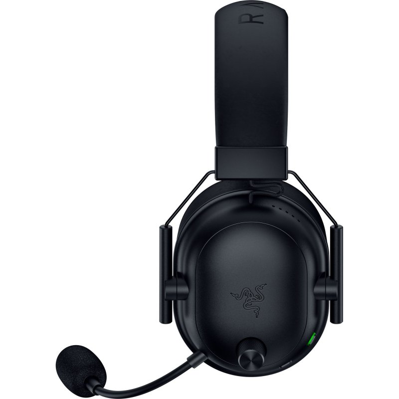 Auriculares gaming Razer negros con micrófono. Los auriculares tienen un logotipo de Razer y una perilla de control de volumen. El micrófono está adjunto.