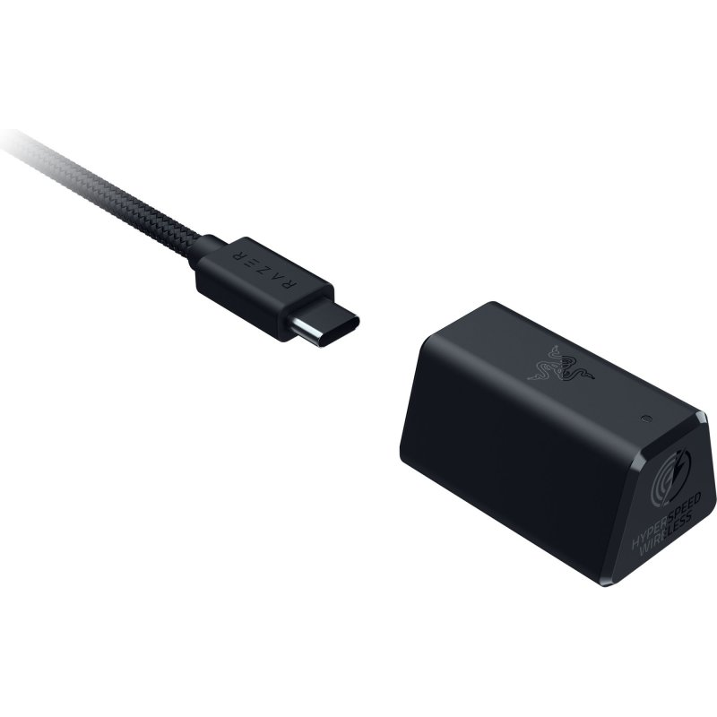 Dispositivo y cable Razer negros sobre fondo blanco. El dispositivo es rectangular, con el logo de Razer. El cable tiene un extremo USB-C.