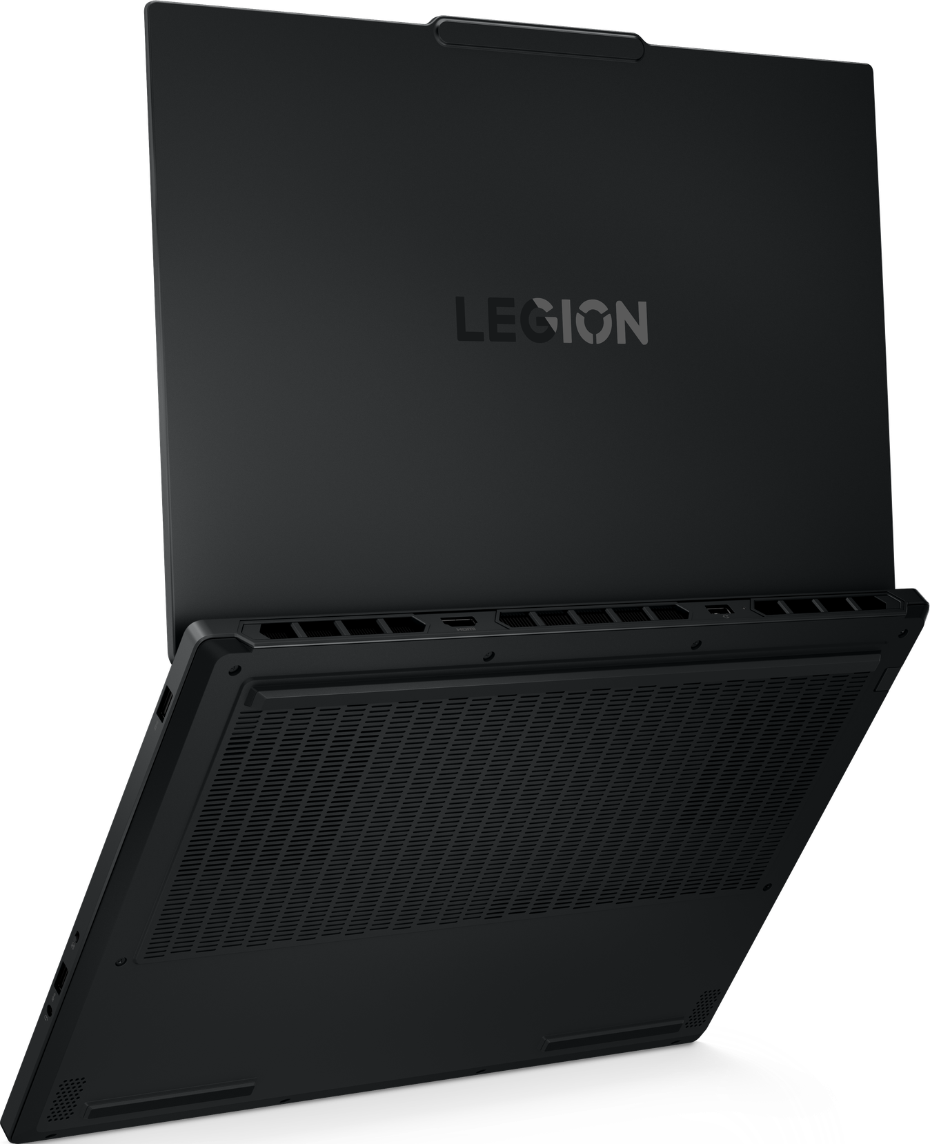 Schwarzer Legion-Laptop, geöffnet, schräge Ansicht. Das Legion-Logo ist sichtbar. Die Unterseite hat Lüftungslöcher und Anschlüsse.