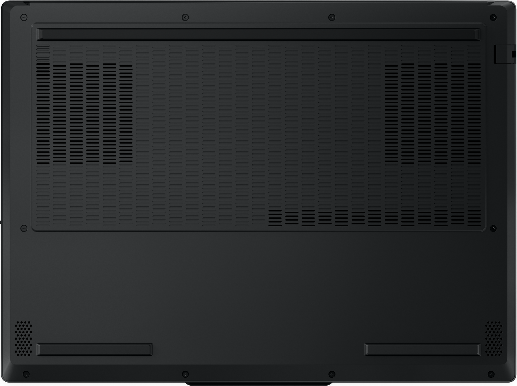 Schwarzer Laptop-Boden mit Lüftungsgittern und Schraubenlöchern. Die Oberfläche ist mit kleinen Löchern und Linien strukturiert.