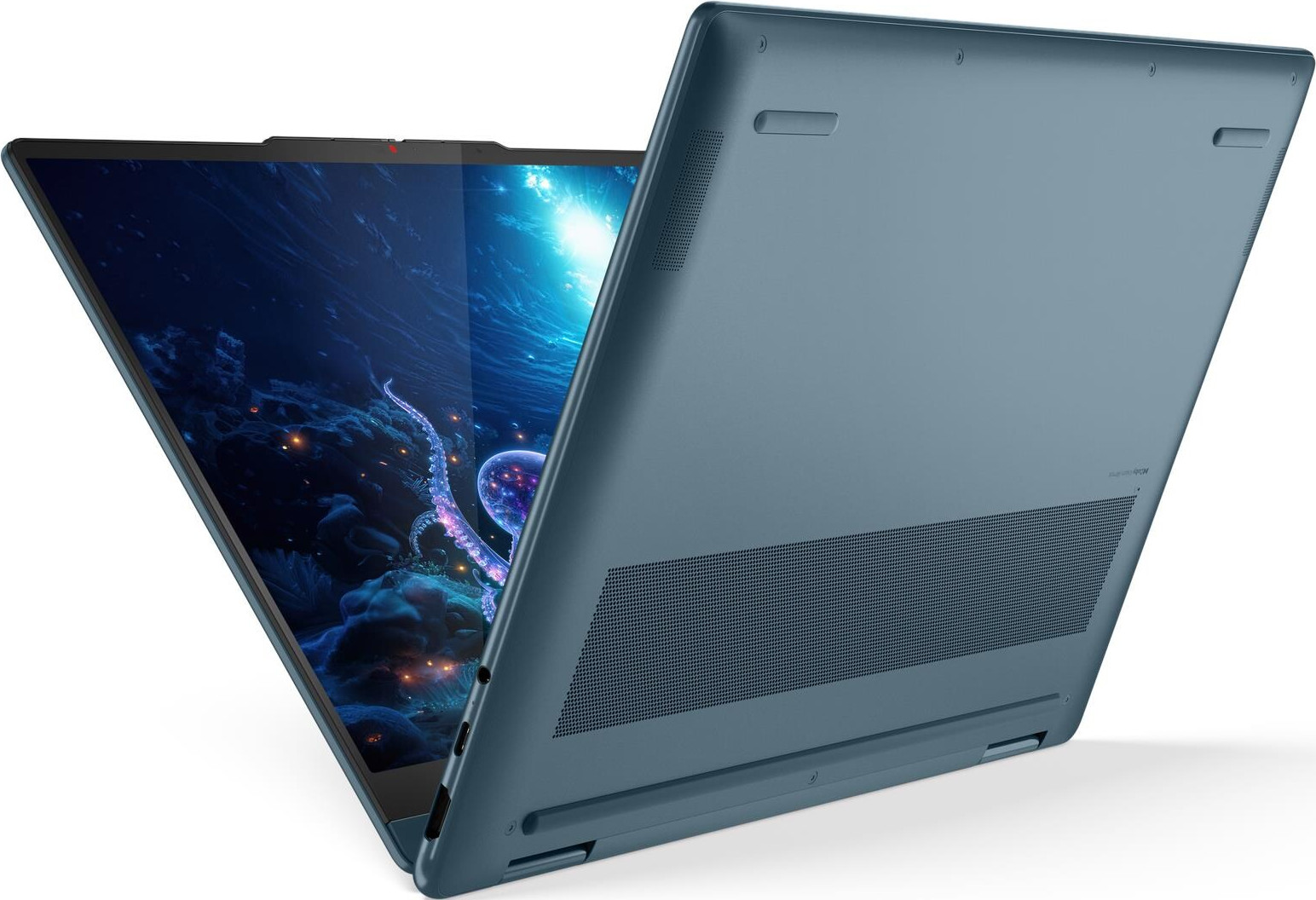 Ein blauer Laptop ist geöffnet und zeigt eine Unterwasserszene mit einem Tintenfisch und einer leuchtenden Kugel.