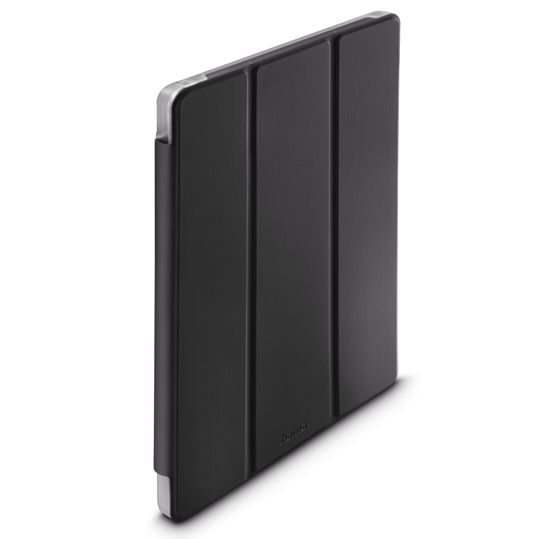 Schwarze Tablet-Hülle mit silbernem Rand auf weißem Hintergrund. Die Hülle ist geschlossen und hat drei vertikale Falten.