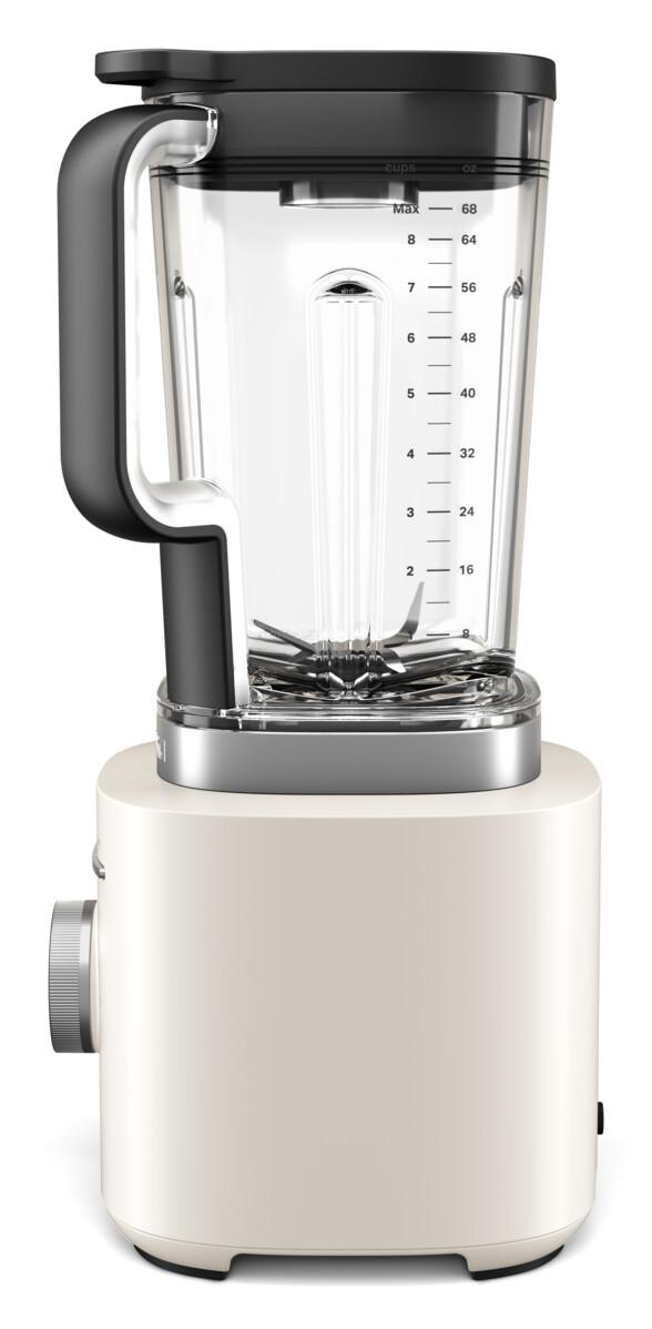 Ein Mixer mit weißem Sockel, transparentem Glasbehälter und schwarzem Griff und Deckel. Er hat Messmarkierungen.