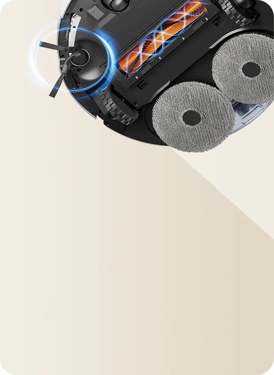 Odkurzacz robotyczny pokazany jest ze szczotką i dwoma mopami. Tło jest jasnobeżowe.