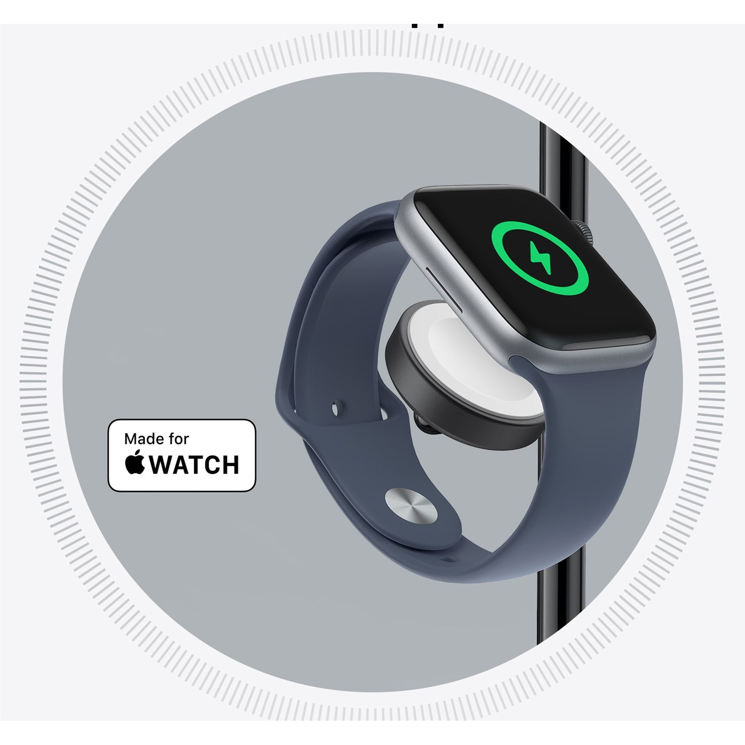 Un Apple Watch con cinturino blu è su un caricatore. Il quadrante mostra un fulmine verde. Un logo 'Made for Watch' è visibile.