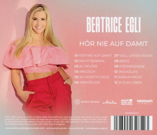 Blonde Frau in rosa Oberteil und roter Hose. Albumcover mit Text: Beatrice Egli, Hör Nie Auf Damit.