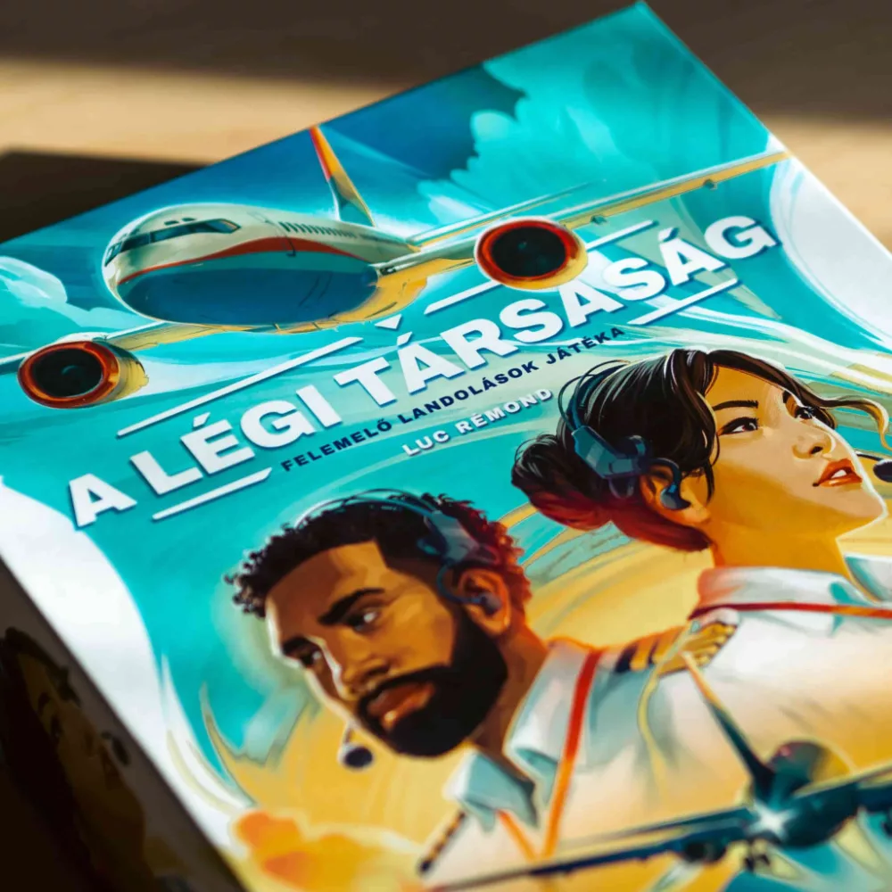 A 'A LÉGI TÁRSASÁG' játékkartonja, repülőgép-illusztrációval és két pilóta egyenruhás személlyel.