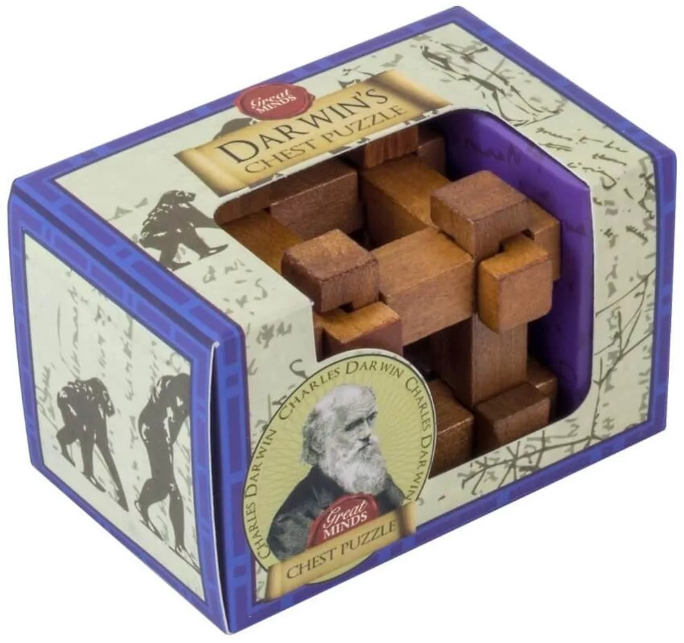Egy doboz, melyen a "Darwin's Chest Puzzle" felirat látható, benne egy fából készült puzzle-lel. Charles Darwin portréját és emberi sziluetteket ábrázol.