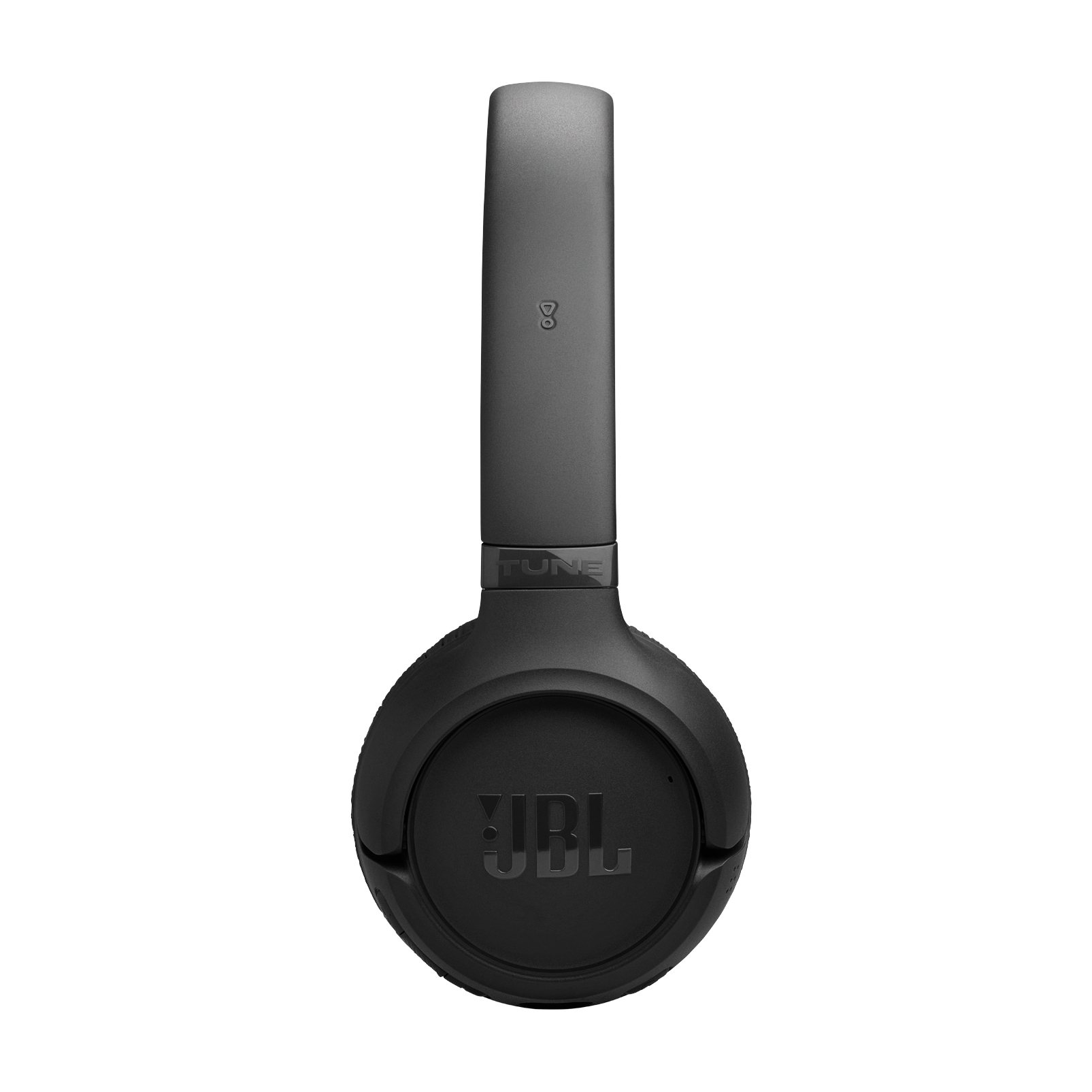 Schwarze JBL Tune 760NC Kopfhörer. Die Ohrmuscheln haben das JBL-Logo. Der Bügel ist angepasst. Der Hintergrund ist weiß.