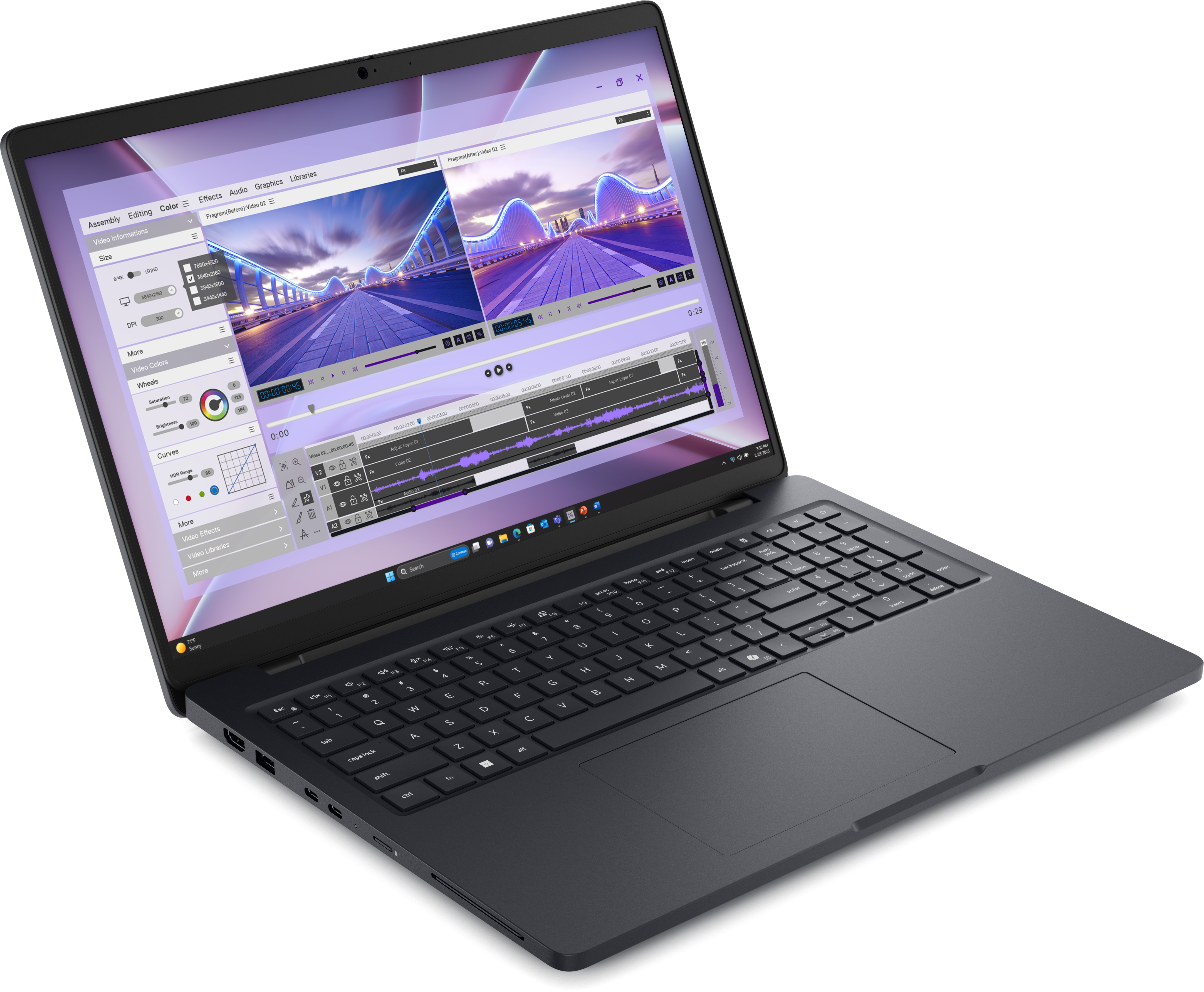 Laptop mit Videobearbeitungssoftware, Brückenaufnahmen. Tastatur sichtbar. Bildschirm zeigt Timeline und Videovorschau.