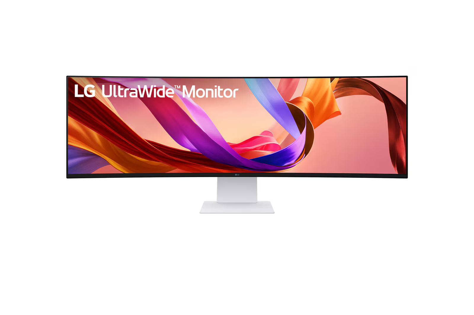 LG UltraWide monitor. A képernyő színes szalagokat jelenít meg rózsaszín háttér előtt. Fehér állvány és talp. Fehér háttér.