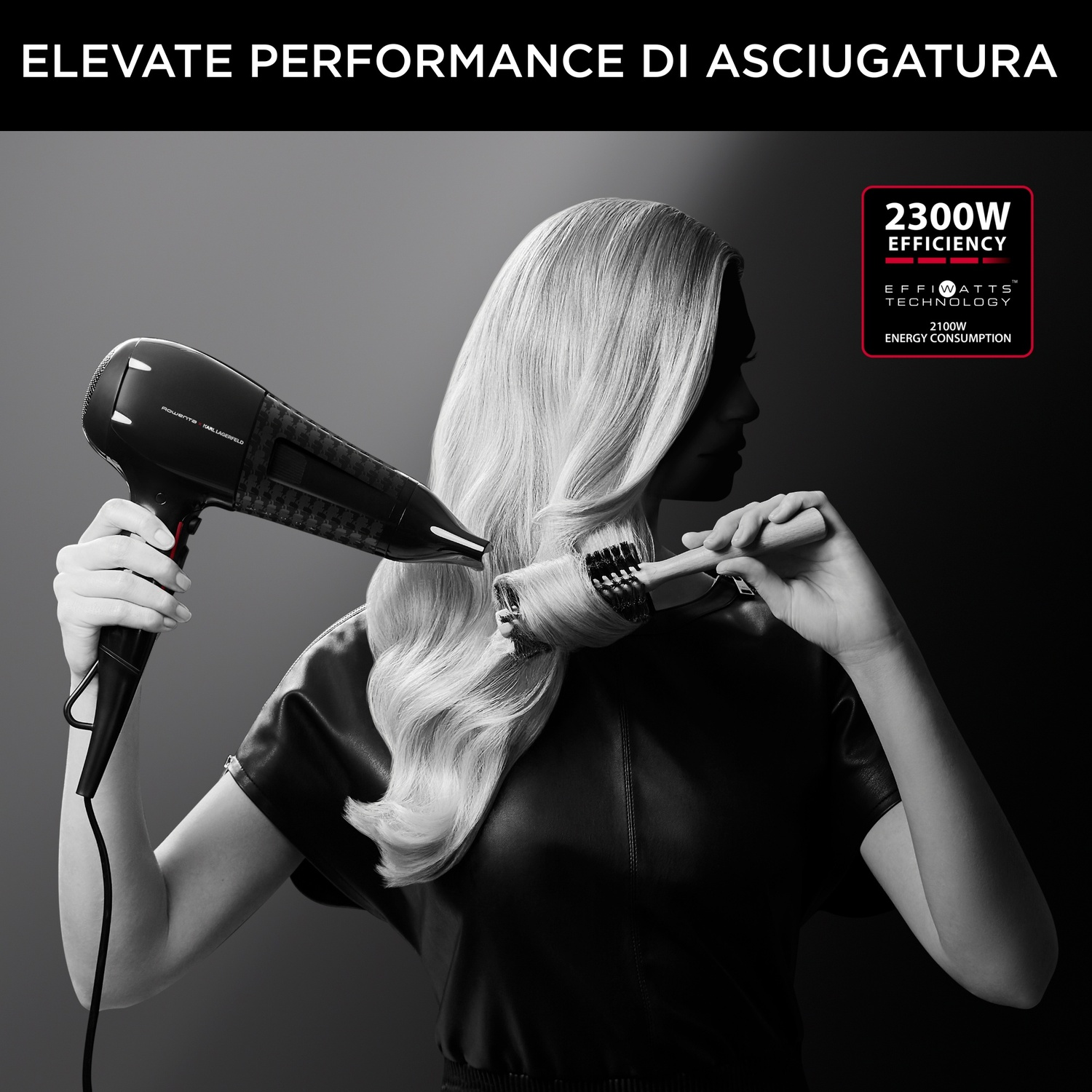 Donna usa asciugacapelli e spazzola, acconciando capelli biondi. Un quadrato rosso mostra 2300W efficienza, 2100W consumo energetico.