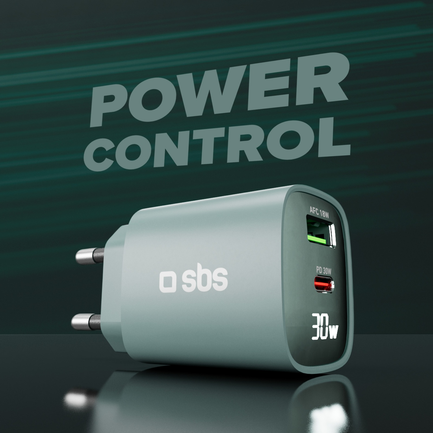 Un adattatore di alimentazione verde con la scritta 'POWER CONTROL'. Ha due porte e mostra '30W'. Il logo del marchio è 'sbs'.