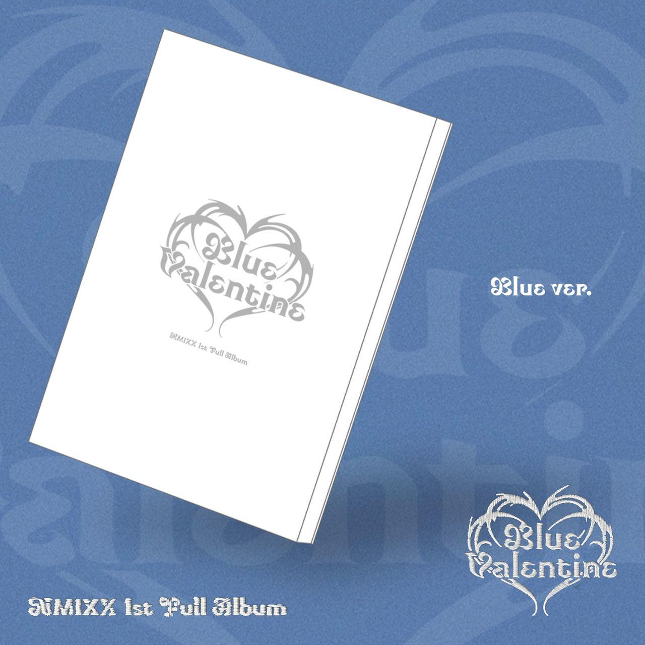 Fehér album borító 'Blue Valentine' szöveggel, kék háttérrel. Alatta 'NMIXX 1st Full Album' felirat. Látható a 'Blue ver.' felirat is.