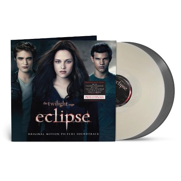 A 'The Twilight Saga: Eclipse' album borítója. Színészek, az album címe és egy bakelit lemez látható.