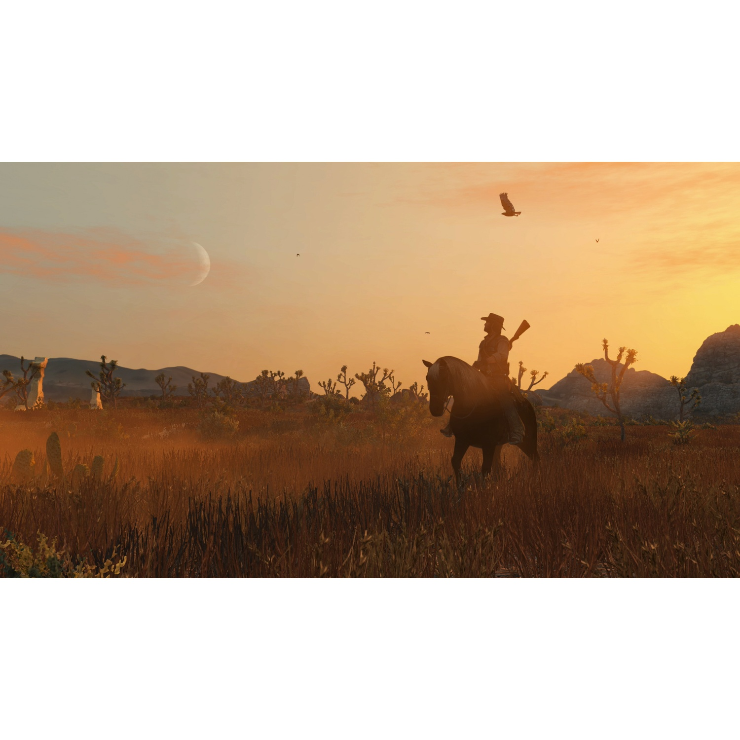 Un cowboy a cavallo attraversa un paesaggio desertico al tramonto. Un'aquila vola sopra e una luna a mezzaluna è visibile.