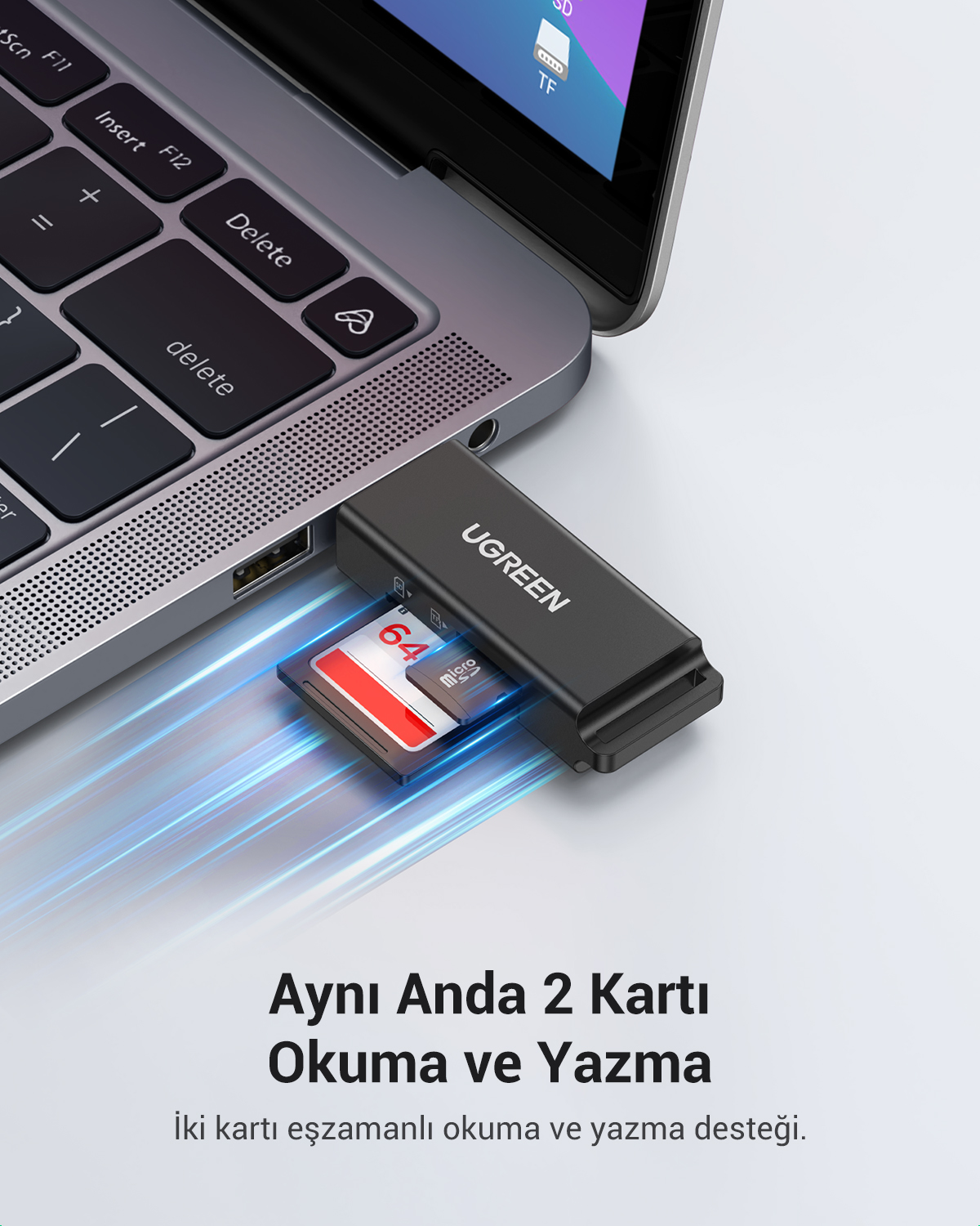 UGREEN kart okuyuculu bir dizüstü bilgisayar. 64GB SD kart takılı. Metin: 'Aynı Anda 2 Kartı Okuma ve Yazma'.