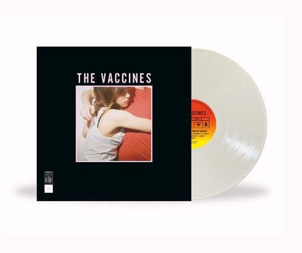 Albumcover von The Vaccines. Schwarzer Hintergrund mit Frau in weißem Tanktop. Eine weiße Schallplatte befindet sich rechts.