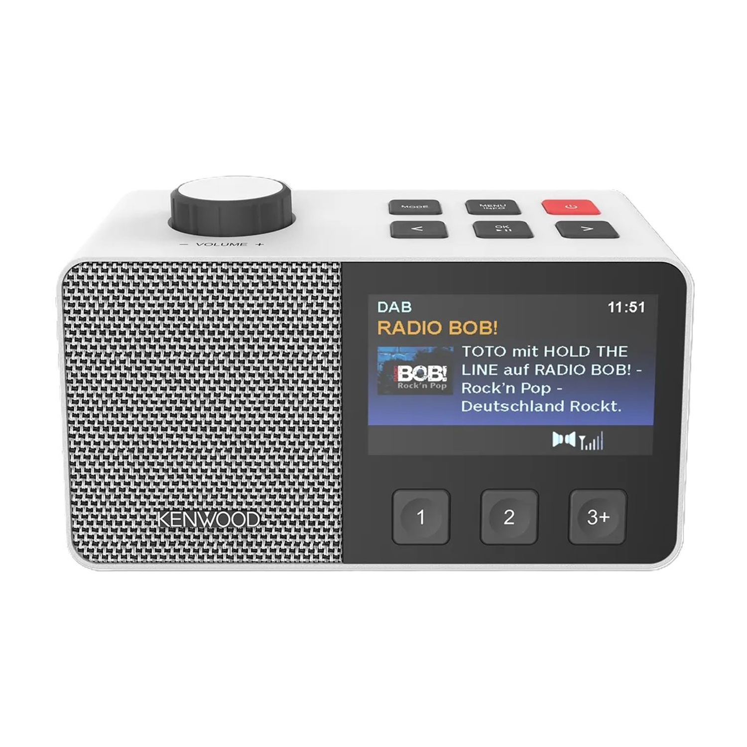 Una radio Kenwood bianca con uno schermo che mostra 'RADIO BOB!'. Ha una manopola del volume e pulsanti. Lo schermo mostra informazioni sulla musica.