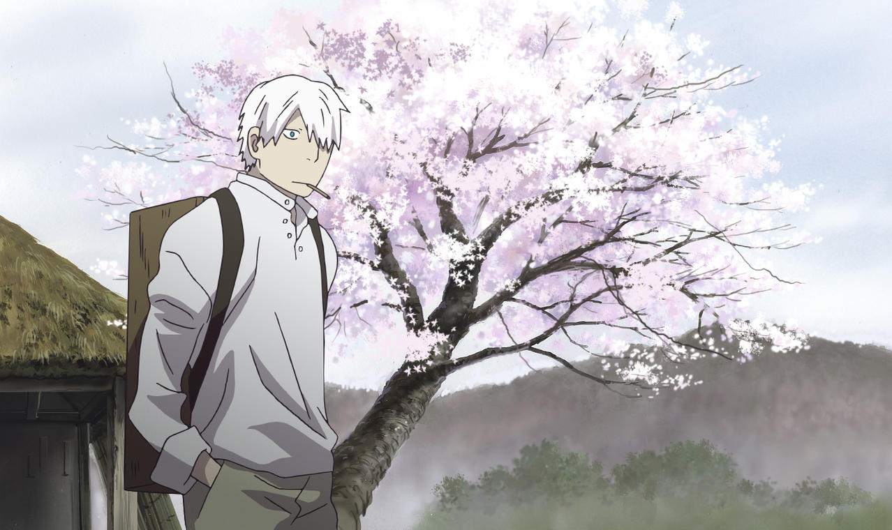 Anime-Mann mit weißen Haaren, der einen Stock hält, steht in der Nähe eines blühenden Kirschbaums. Links ist eine Hütte und im Hintergrund ein Berg.