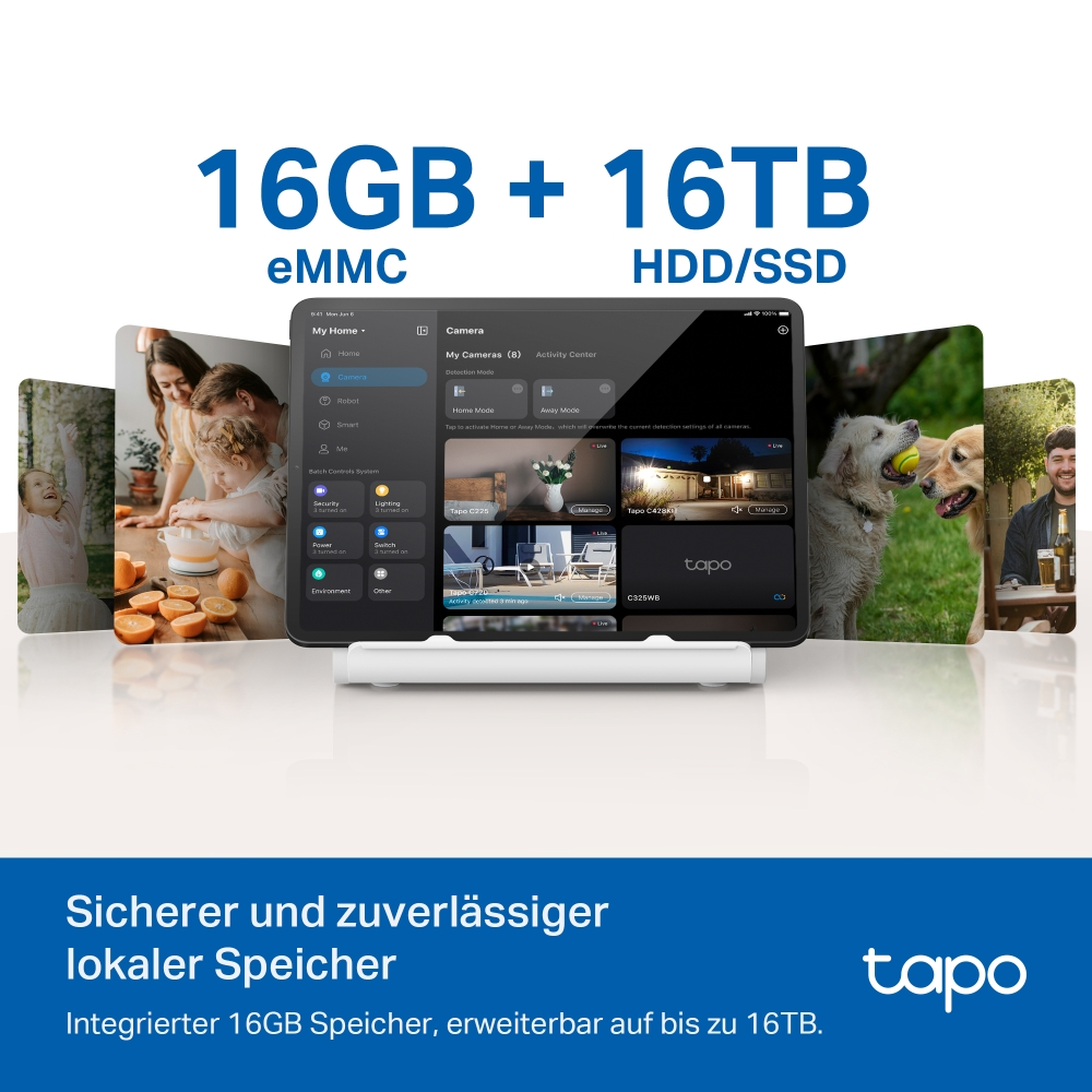 Bild mit Tablet, das Kameraaufnahmen zeigt, Text mit Speicherangaben und Tapo-Logo. Hintergrundbilder zeigen Familie und Haustiere.